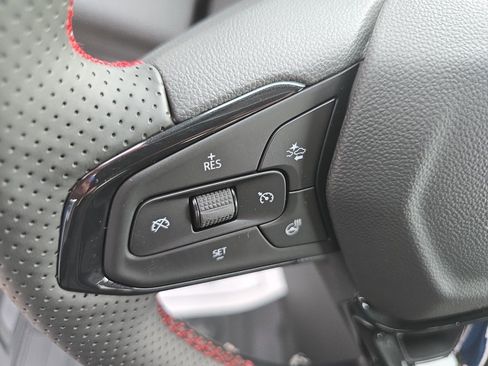 New 2026 Chevrolet Trax RS w/ Sunroof Package FWD image 18