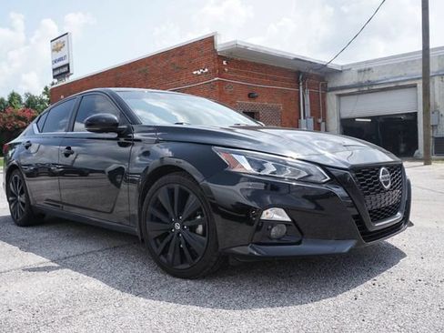 Used 2022 Nissan Altima 2.5 SR w/ Midnight Edition Package FWD image 2