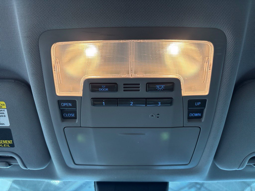 Used 2019 Toyota Highlander SE AWD/4WD image 32