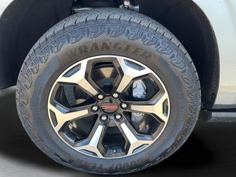 Used 2025 GMC Yukon AT4 w/ AT4 Premium Plus Package AWD/4WD image 20