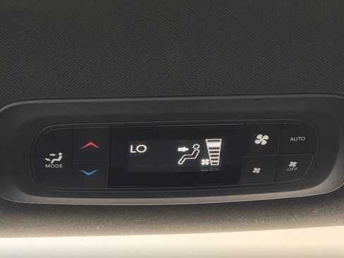 Certified 2024 Chrysler Pacifica Touring-L image 10