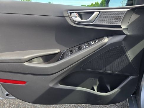 Used 2022 Hyundai Ioniq SE FWD image 13