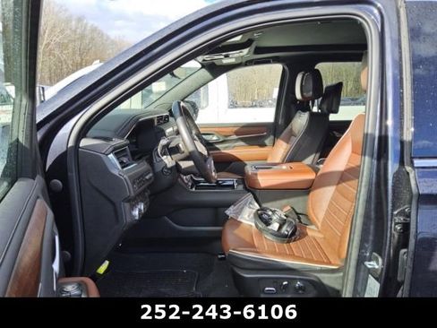Used 2023 GMC Yukon XL Denali Ultimate image 8