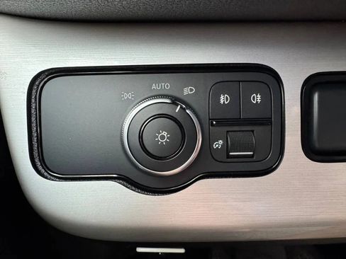 Used 2022 Mercedes-Benz Sprinter 2500 image 41