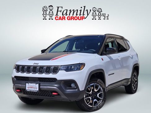 Used 2025 Jeep Compass Trailhawk AWD/4WD image 1