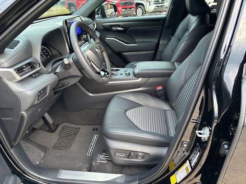 New 2026 Toyota Highlander XSE image 15
