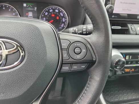 Used 2022 Toyota RAV4 XLE Premium FWD image 29