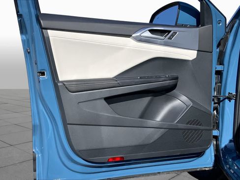New 2026 Volkswagen Taos SE FWD image 10