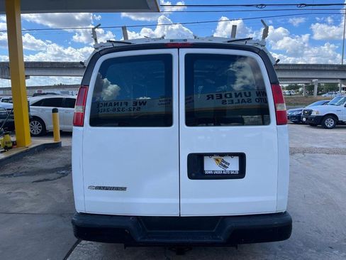 Used 2010 Chevrolet Express 1500 image 5