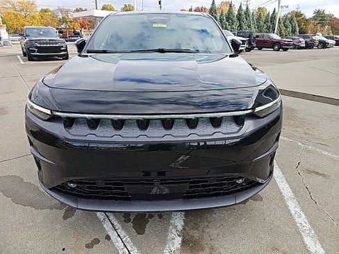 Used 2024 Jeep Wagoneer Launch Edition image 6