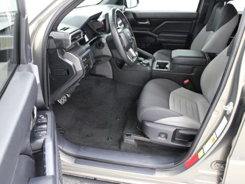 Used 2024 Toyota Tacoma TRD Sport AWD/4WD image 14