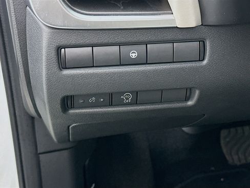 Used 2023 Nissan Rogue SV FWD image 17