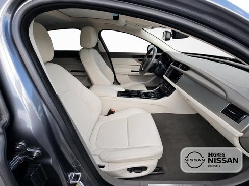Used 2017 Jaguar XF Premium RWD image 11