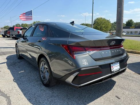 Used 2024 Hyundai Elantra SEL FWD image 6