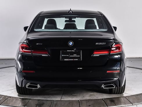 Used 2023 BMW 530i xDrive w/ Premium Package AWD/4WD image 5