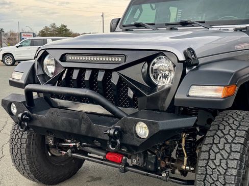 Used 2020 Jeep Gladiator Sport w/ Quick Order Package 24S image 9