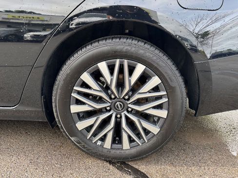 Used 2025 Nissan Altima 2.5 SV FWD image 33