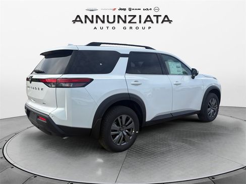 New 2025 Nissan Pathfinder SV image 5
