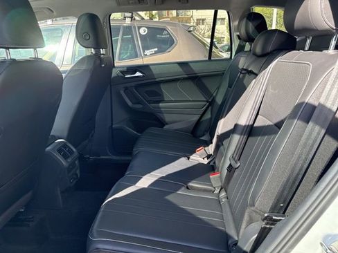 Certified 2022 Volkswagen Tiguan SE w/ Panoramic Sunroof Package image 8