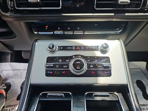 Used 2023 Lincoln Aviator AWD w/ Premium Package image 24