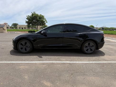 Used 2023 Tesla Model 3 Standard Range image 4