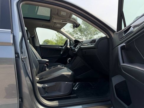 Used 2024 Volkswagen Tiguan SE w/ Panoramic Sunroof Package AWD/4WD image 19