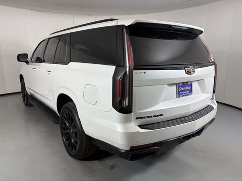 Used 2022 Cadillac Escalade ESV Luxury image 7