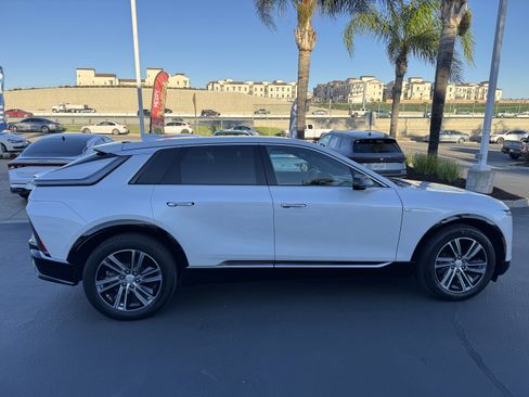 Used 2024 Cadillac Lyriq Luxury image 11