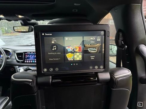 Used 2019 Chrysler Pacifica Limited w/ Advanced Safetytec Group image 32