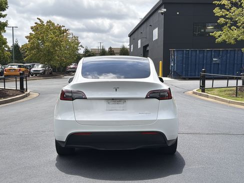 Used 2023 Tesla Model Y AWD image 14