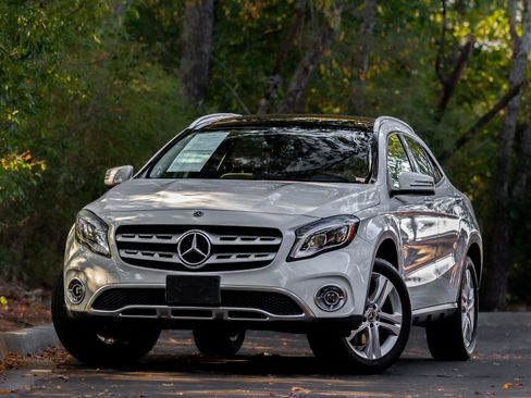 Used 2019 Mercedes-Benz GLA 250 GLA 250 4MATIC SUV w/ Convenience Package image 2