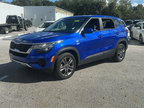 Used 2023 Kia Seltos LX image 3