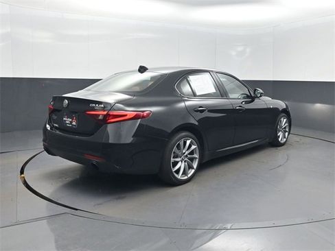 Used 2022 Alfa Romeo Giulia Ti image 33
