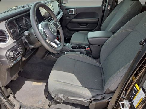 Used 2024 Jeep Wrangler Unlimited Sahara AWD/4WD image 31