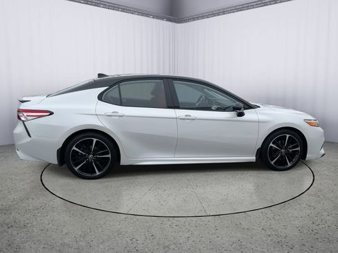 Used 2020 Toyota Camry XSE image 2