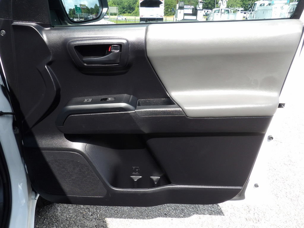 Used 2020 Toyota Tacoma SR RWD image 33