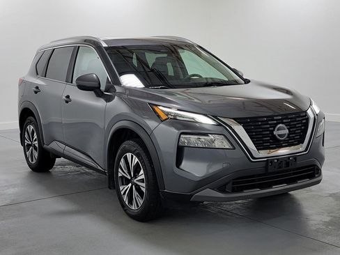 Used 2023 Nissan Rogue SV w/ SV Premium Package image 2