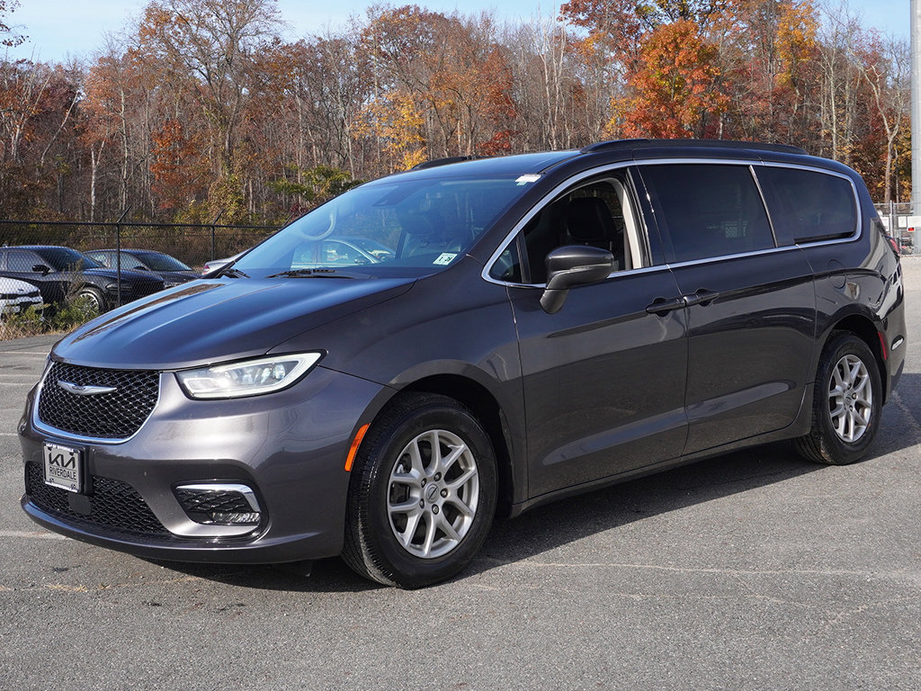 Used 2022 Chrysler Pacifica Touring-L FWD image 8