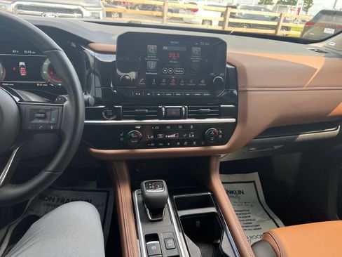 Used 2025 Nissan Pathfinder Platinum w/ Black Appearance Package FWD image 20
