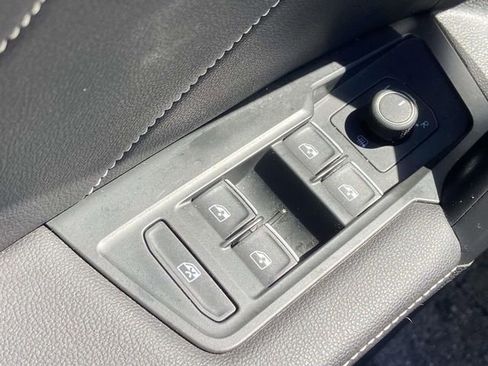 Used 2024 Volkswagen Tiguan SE image 16