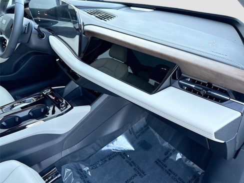 Certified 2025 Audi A6 e-tron Premium Plus w/ Premium Plus image 30