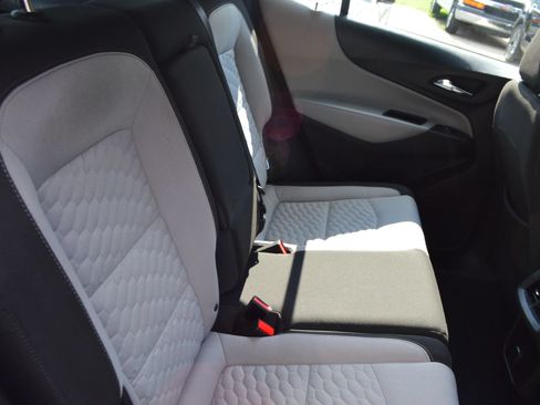Used 2018 Chevrolet Equinox LS FWD image 27