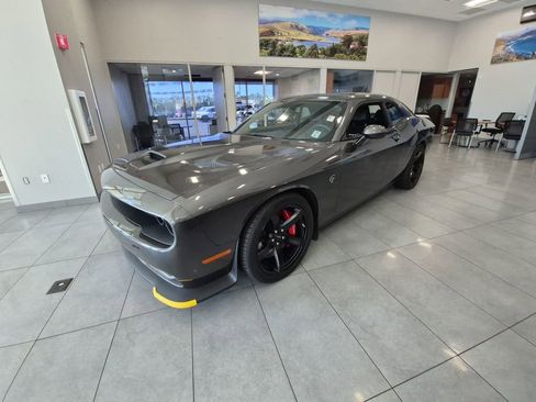Used 2017 Dodge Challenger SRT Hellcat RWD image 7