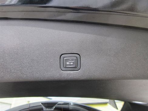 Used 2020 Cadillac XT6 Premium Luxury image 8