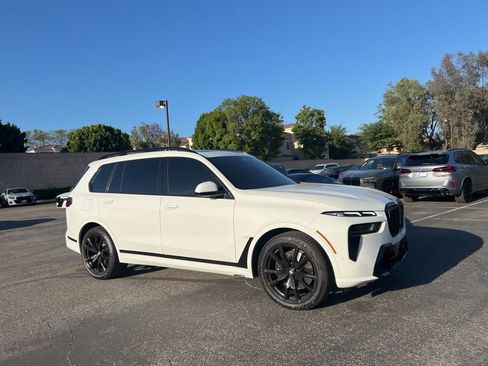 Used 2024 BMW X7 xDrive40i w/ M Sport Package image 2