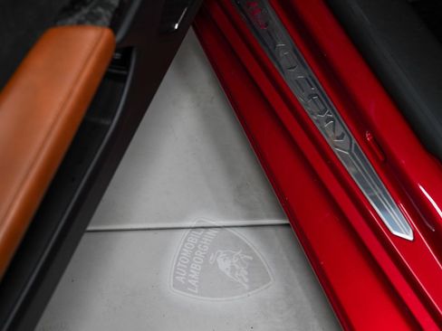 Used 2021 Lamborghini Huracan EVO image 38