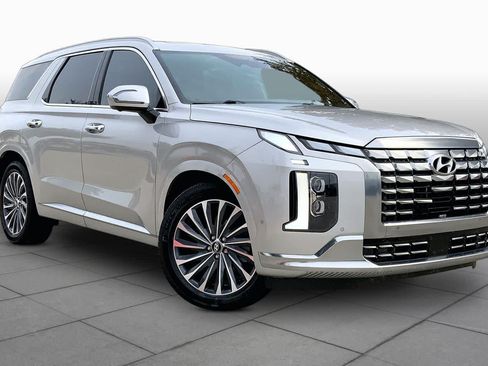 Used 2024 Hyundai Palisade Calligraphy FWD image 3