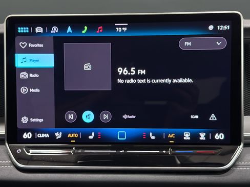 Used 2025 Volkswagen Tiguan SE AWD/4WD image 15
