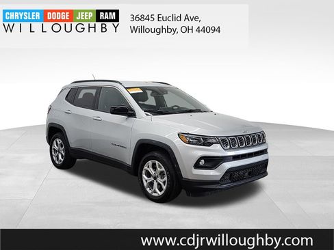 Certified 2025 Jeep Compass Latitude AWD/4WD image 3