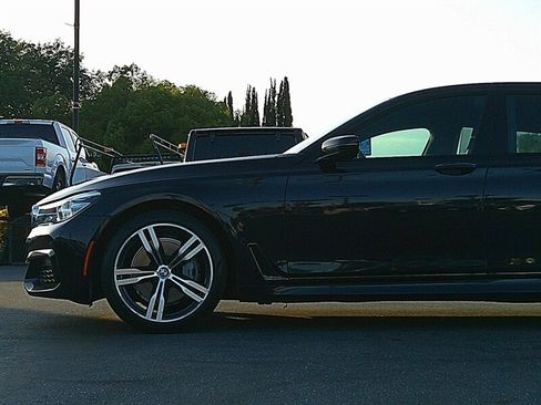 Used 2019 BMW 740i w/ Executive Package RWD image 4
